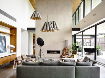Indoors and Outdoors harmonise in the Concrete House