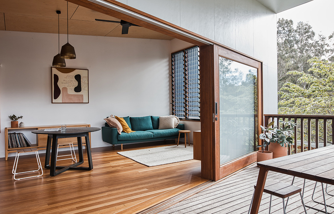 Martin Johnston furniture maker and designer lives in a contemporary Australian coastal house designed by Justin Twohill of Büro Two Architecture in Byron Bay.