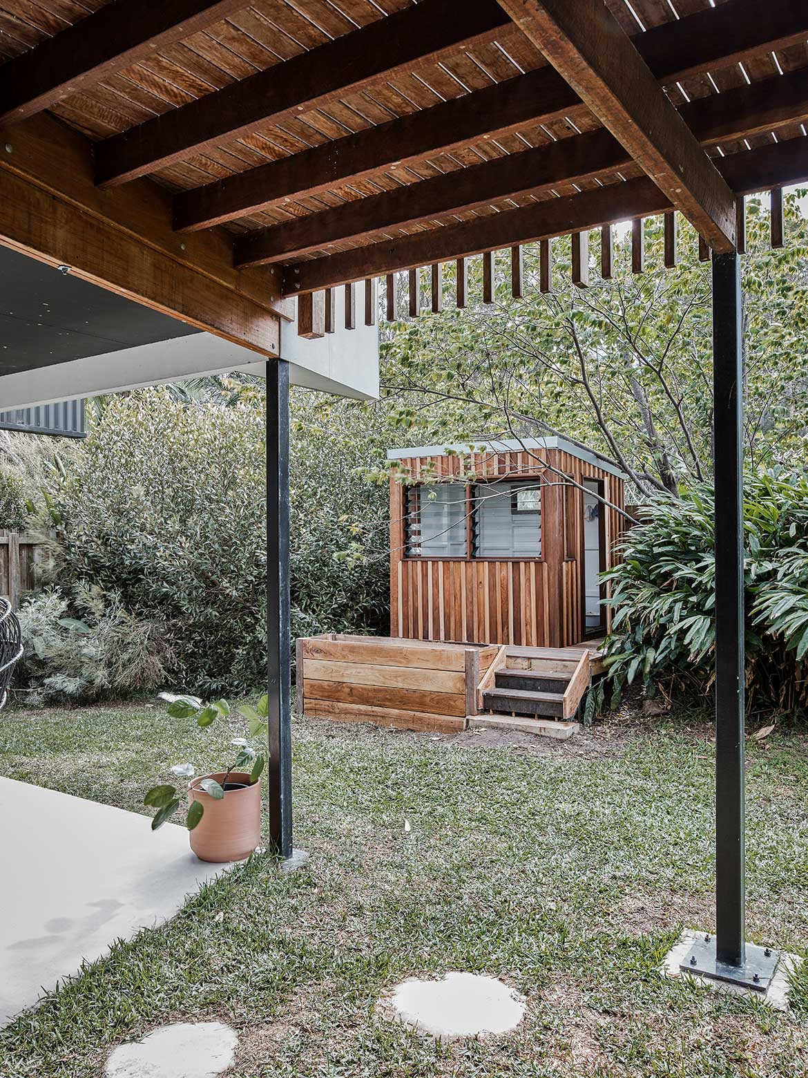 Martin Johnston furniture maker and designer lives in a contemporary Australian coastal house designed by Justin Twohill of Büro Two Architecture in Byron Bay.