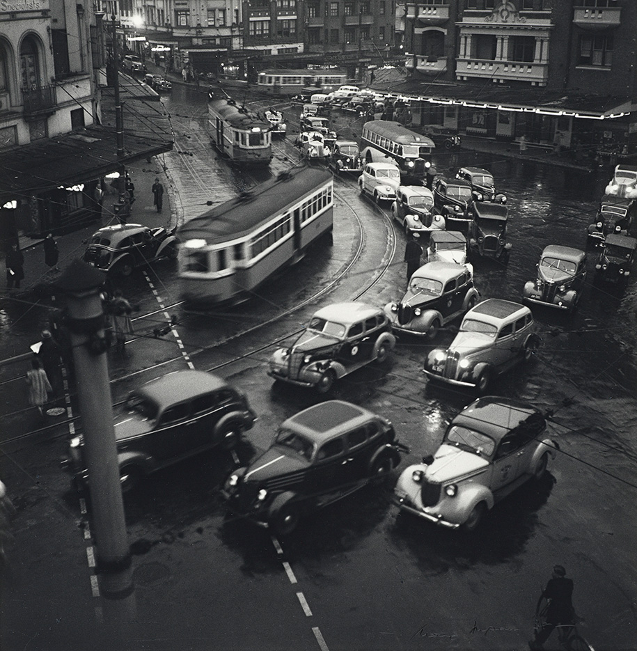 Max_Dupain_Rush-hour-in-King’s-Cross-1938