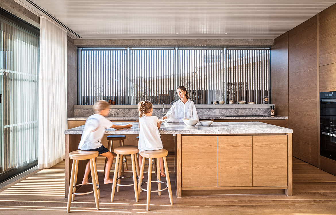 Mermaid Beach Residence B.E Architecture Queenslander Architecture CC Andy MacPherson island bench
