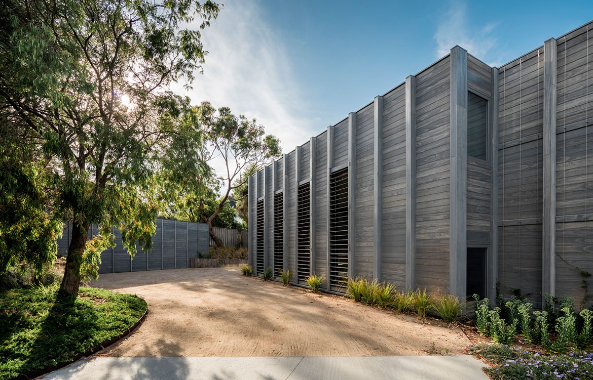 Mitsuori Architects Portsea Sleepout photography by Michael Kay backyard