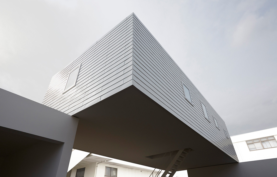 Nagasawa Dental Clinic embraces optical illusion