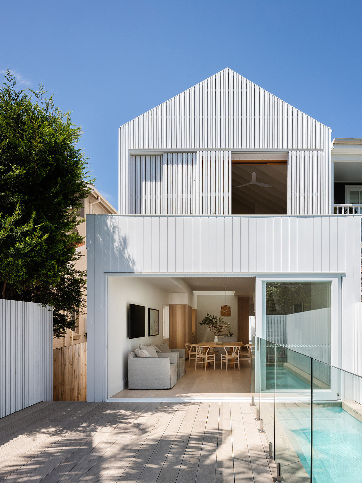 A bungalow in Bondi renovated by James Garvan Architecture into a modern minimalist beach house