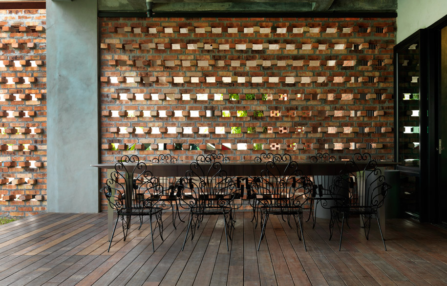 Outdoor-dining---Recycled-bricks,-old-timbers-and-chairs