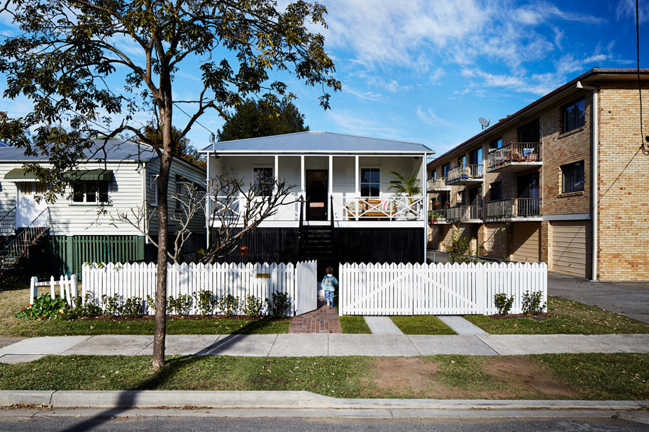 Owen-Vokes-Peters-West-End-Cottage-Habitus-Living-01