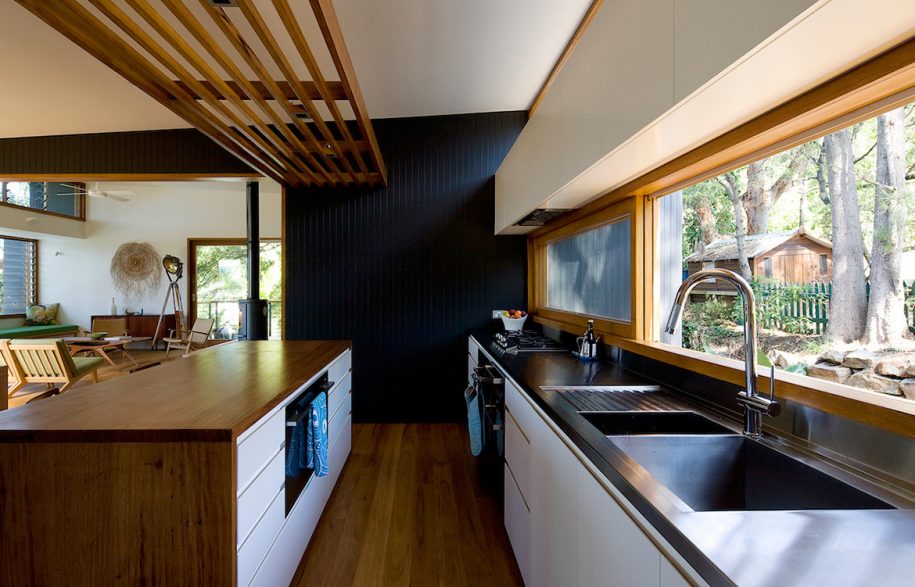 Ozone-HouseMatt-Elkan-ArchitectTreeHouse_kitchen