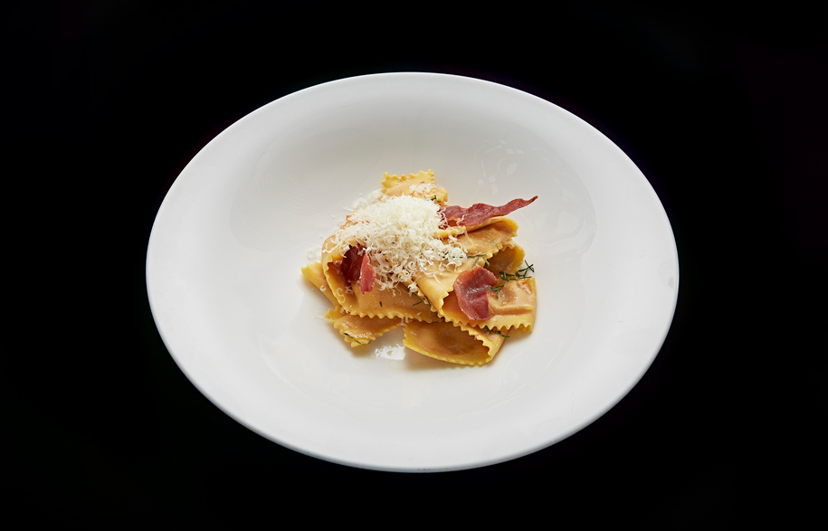 Pappardelle-alla-Amatriciana_Home-made-pappardelle-filled-with-Amatriciana-sauce,-sheep-cheese