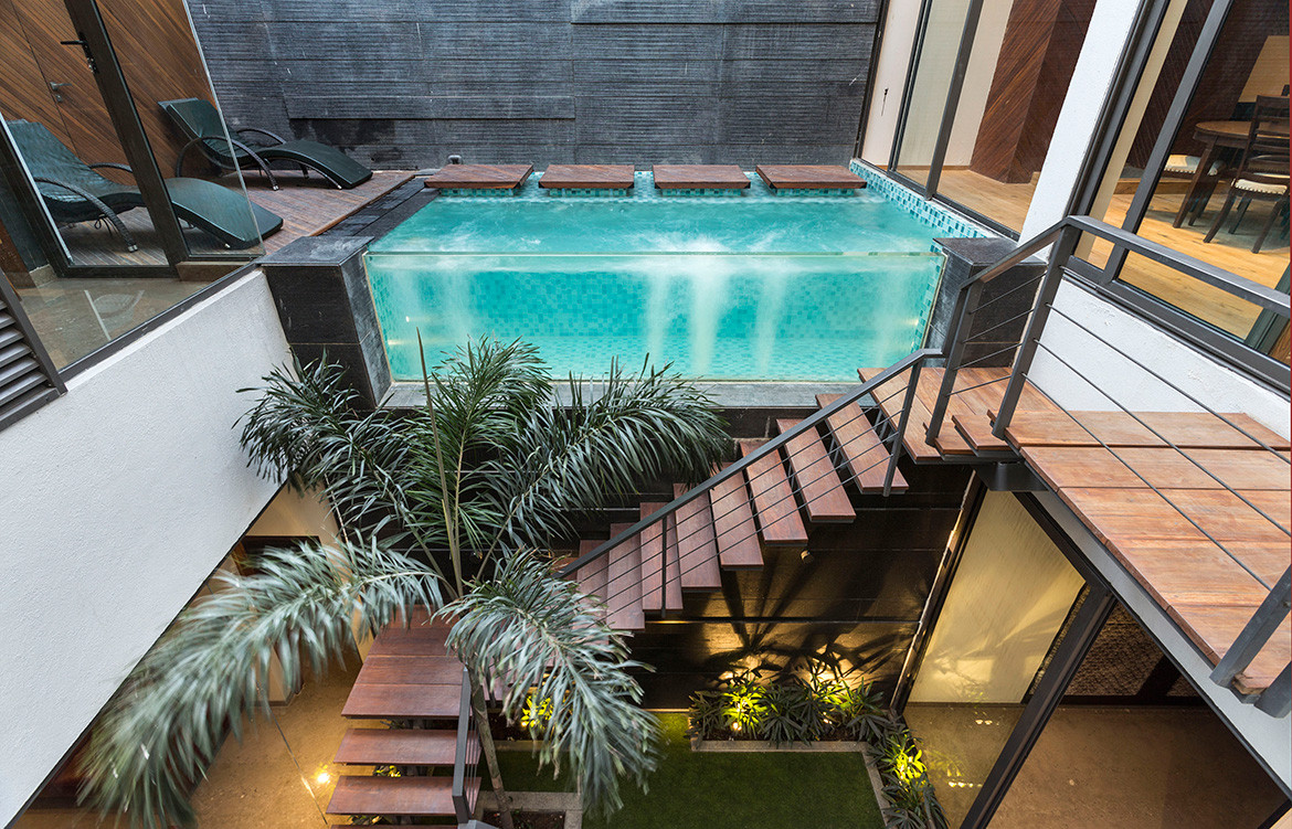 Pool Yard House Studio Ardete CC Purdesh Dev Nikhanj stair case floating pool and central courtyard