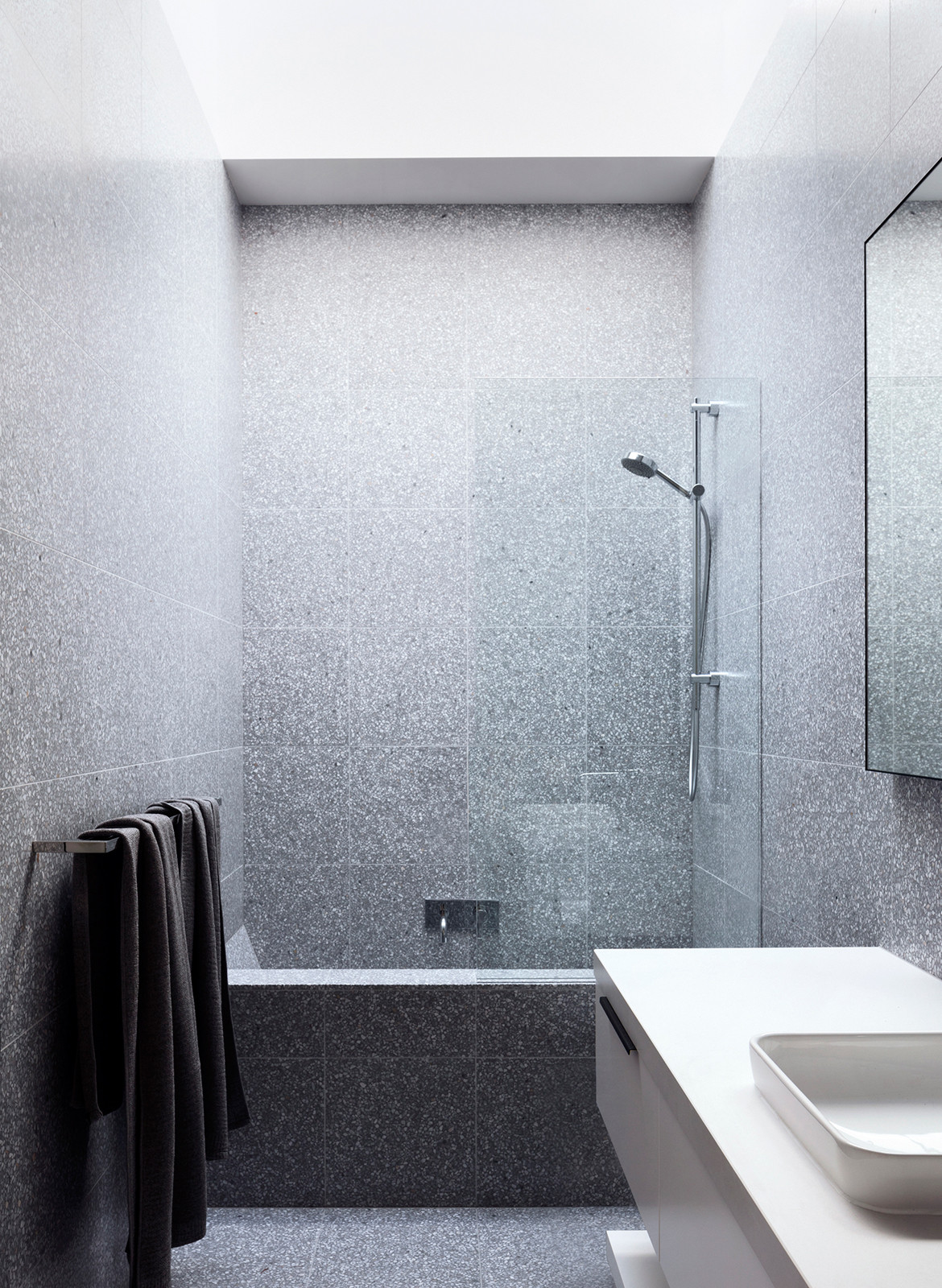 Port Melbourne House Pandolfini Architects CC Rory Gardiner bathroom