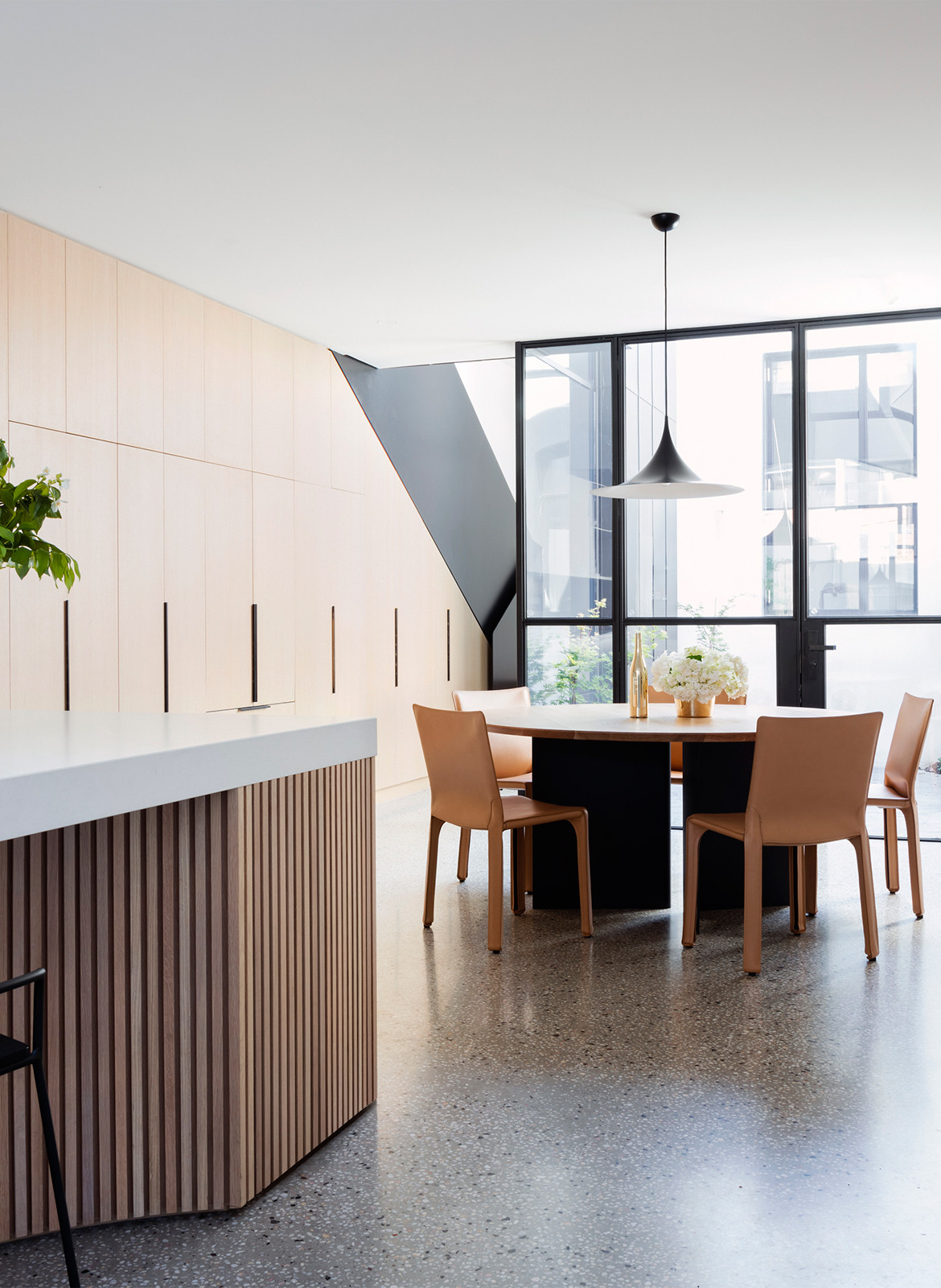 Port Melbourne House Pandolfini Architects CC Rory Gardiner kitchen island dining
