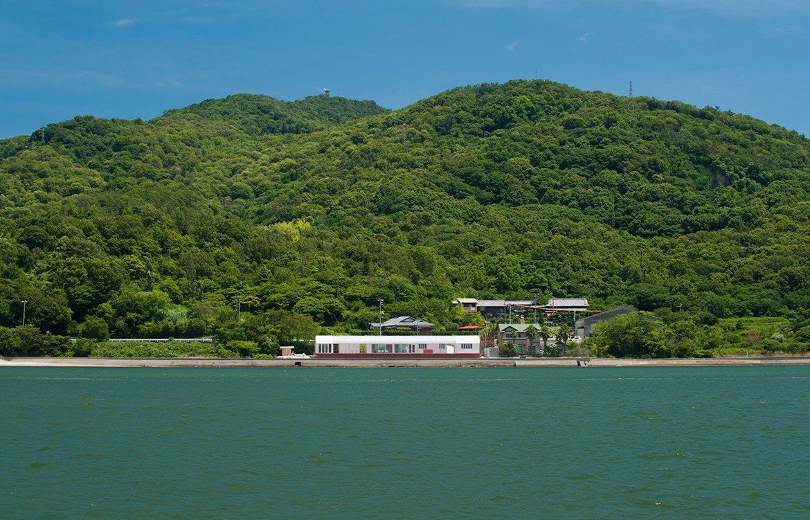 Restaurant on the sea Photography by Hiroshi Mizusaki exterior