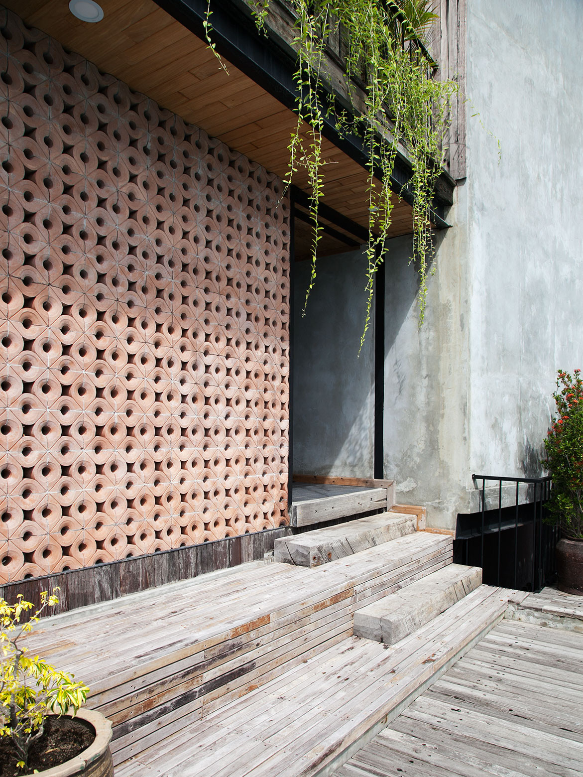 DDAP Architect Create A Tropical Oasis For Working Expats In Bali | breeze blocks