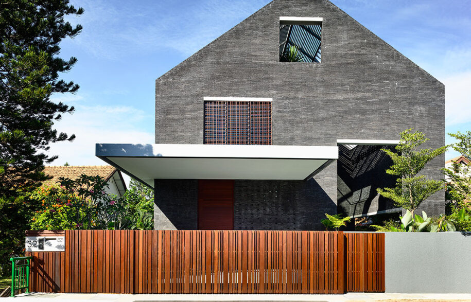 Siglap Plain HYLA Architects cc Derek Swalwell streetscape