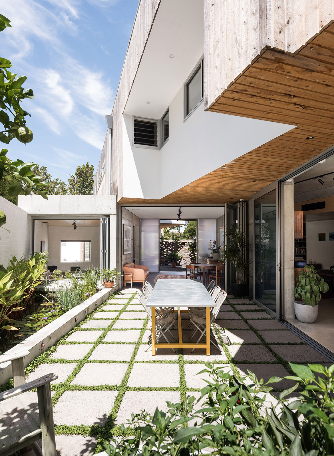 Silver Street House EHDO Architecture CC Dion Robeson outdoor dining