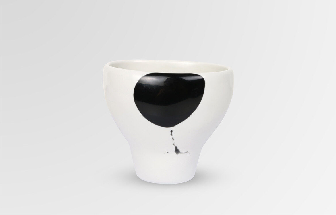 SMALL RESIN OFFERING VASE – BLACK DOT ON CHALK