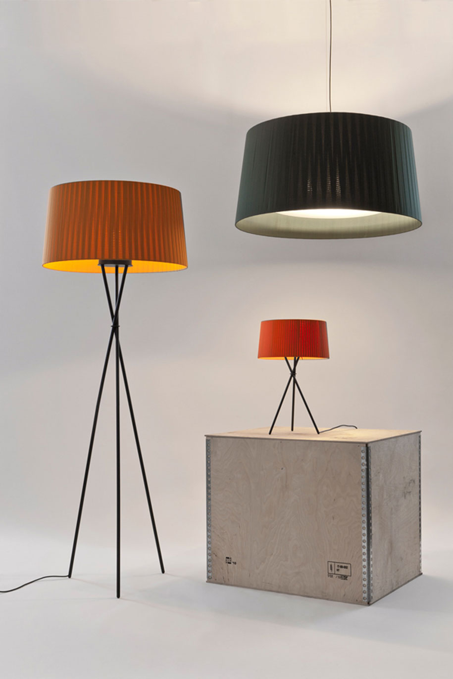 TRIPODE_floorlamp_F_AJAR