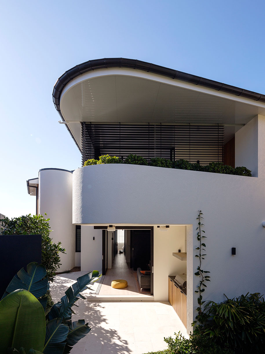 Tamarama House Porebski Architects backyard