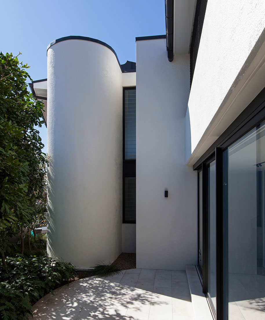 Tamarama House Porebski Architects courtyard