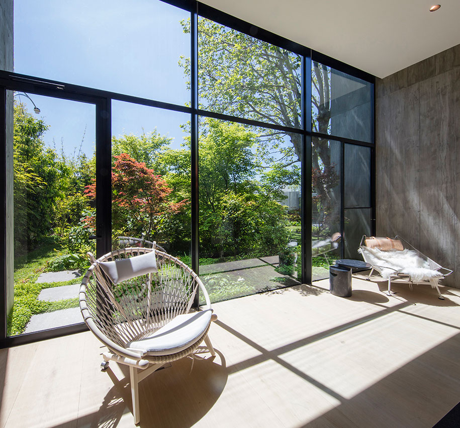 Toorak Towers Road Residence sun room