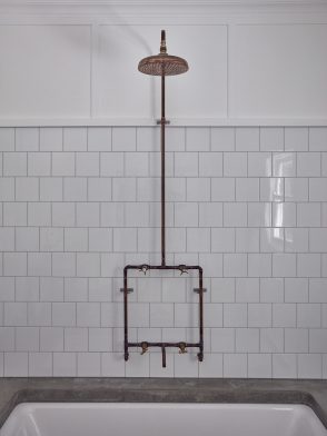 Tregonging House by Rama Architects | minimalist interior | bathroom design inspiration | concrete flooring | concrete basin | copper / brass showerhead