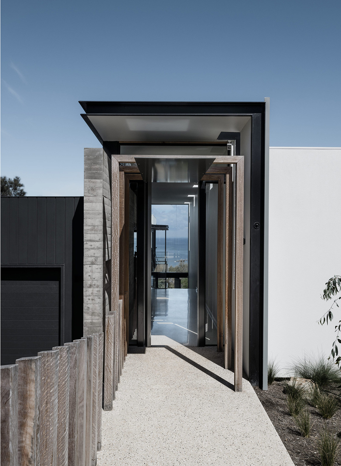 Two Angle House Megowan Architectural CC Tom Blachford exterior corridor entrance framed views