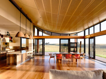 Coastal House by Venn Architects