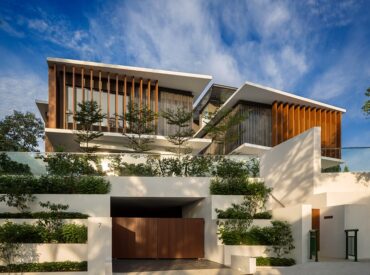 Rhythmic Timber Louvres Line Namly View House In Singapore