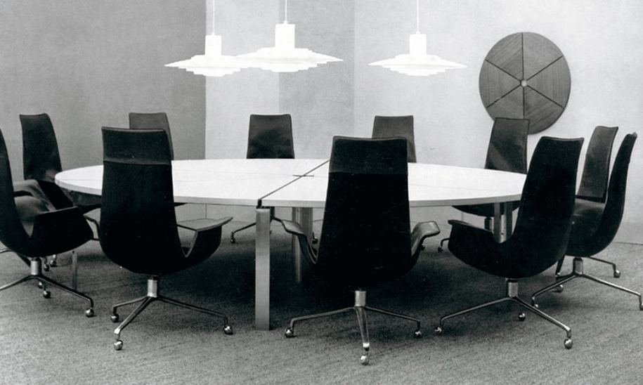 1975 – The furnishing of Berlin‘s Tegel Airport. The Berlin Chair is created for the airport‘s VIP lounge.