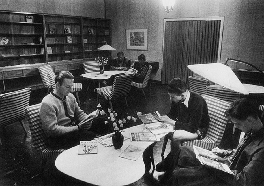 1953 – Student hall of residence in Hamburg, with Vostra armchairs.
