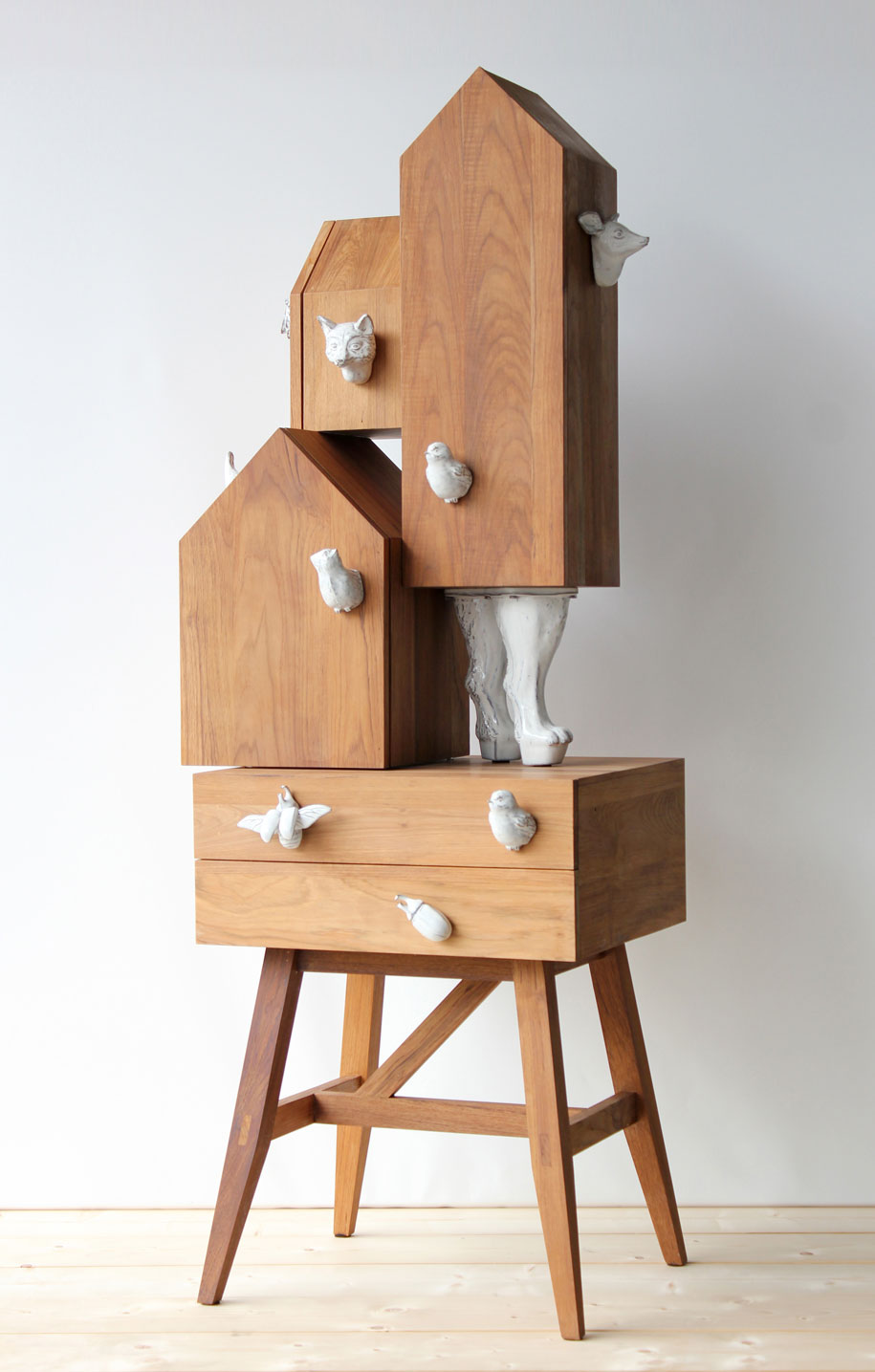 habitat-I-shelve-by-Ateliertwoplus