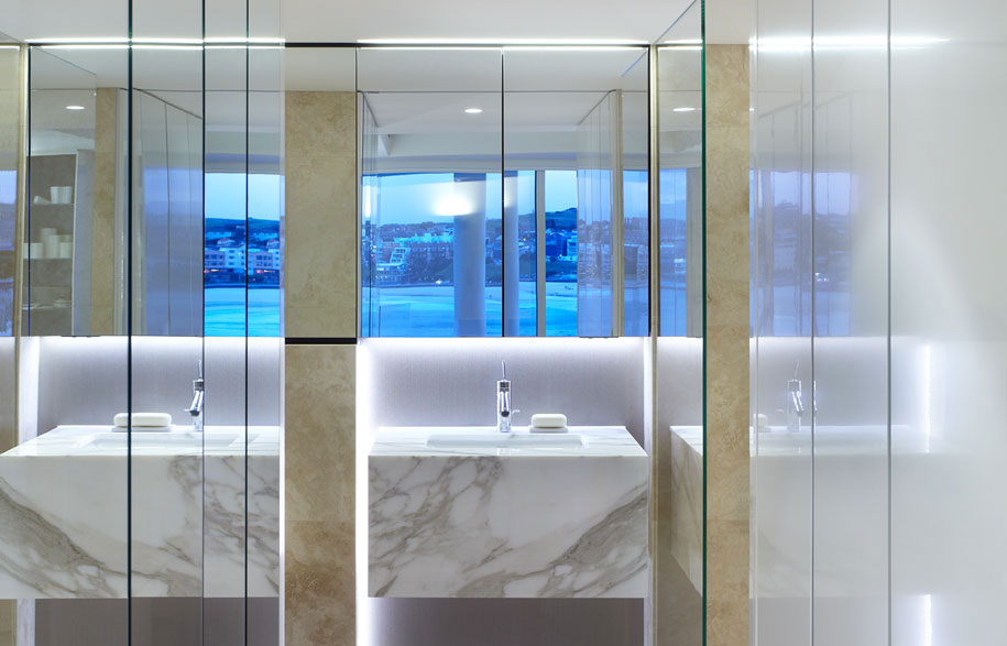 Using Mirror to Create a Sense of Space