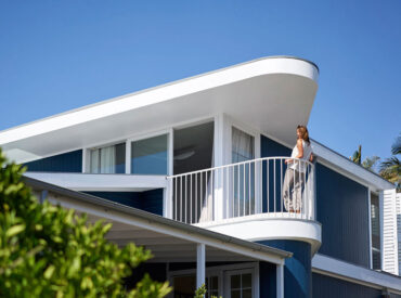 Beach House on Stilts by Luigi Rosselli Architects