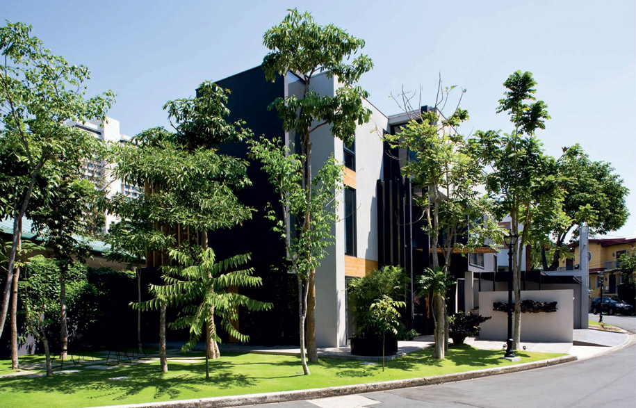 Modernism Tailor-Made