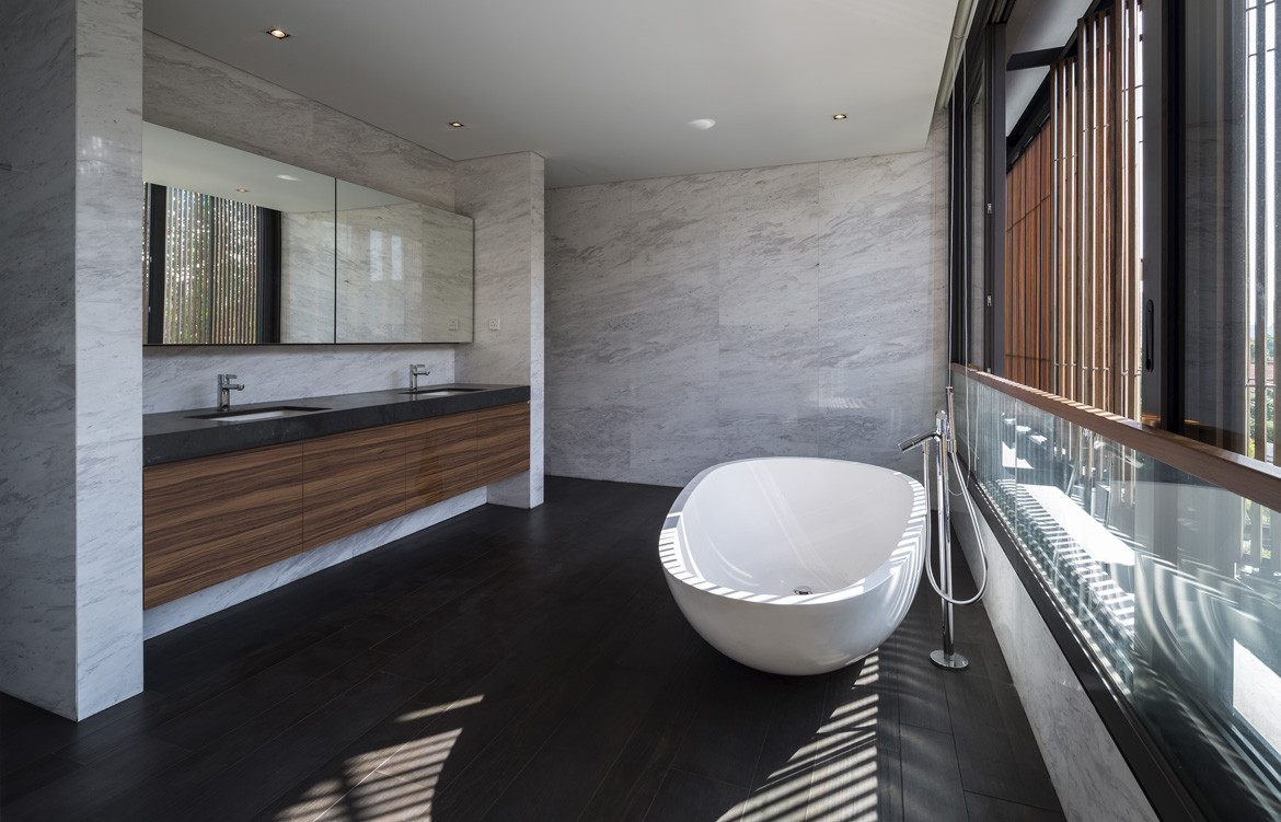 See Through House Photography by Marc Tey Bathroom