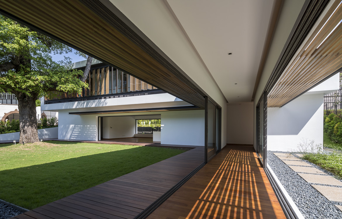 See Through House Photography by Marc Tey Open corridor