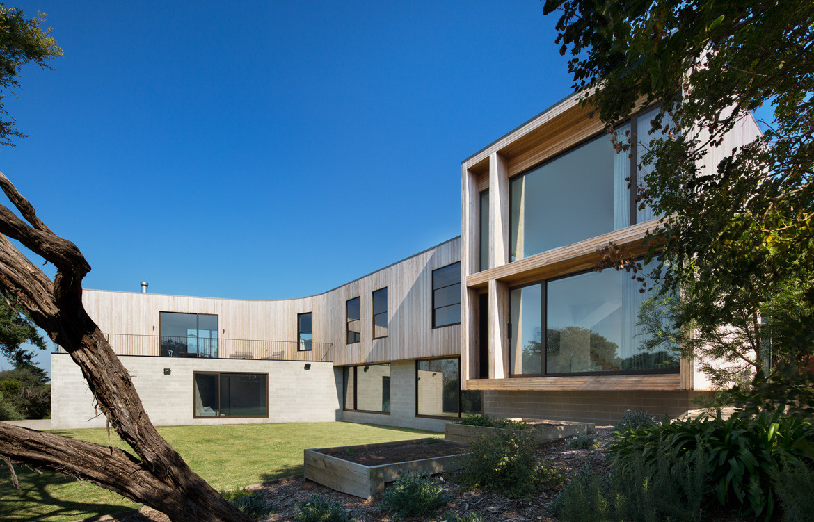 Sorrento House Cera Stribley Architects Photography by Emily Bartlett Back garden