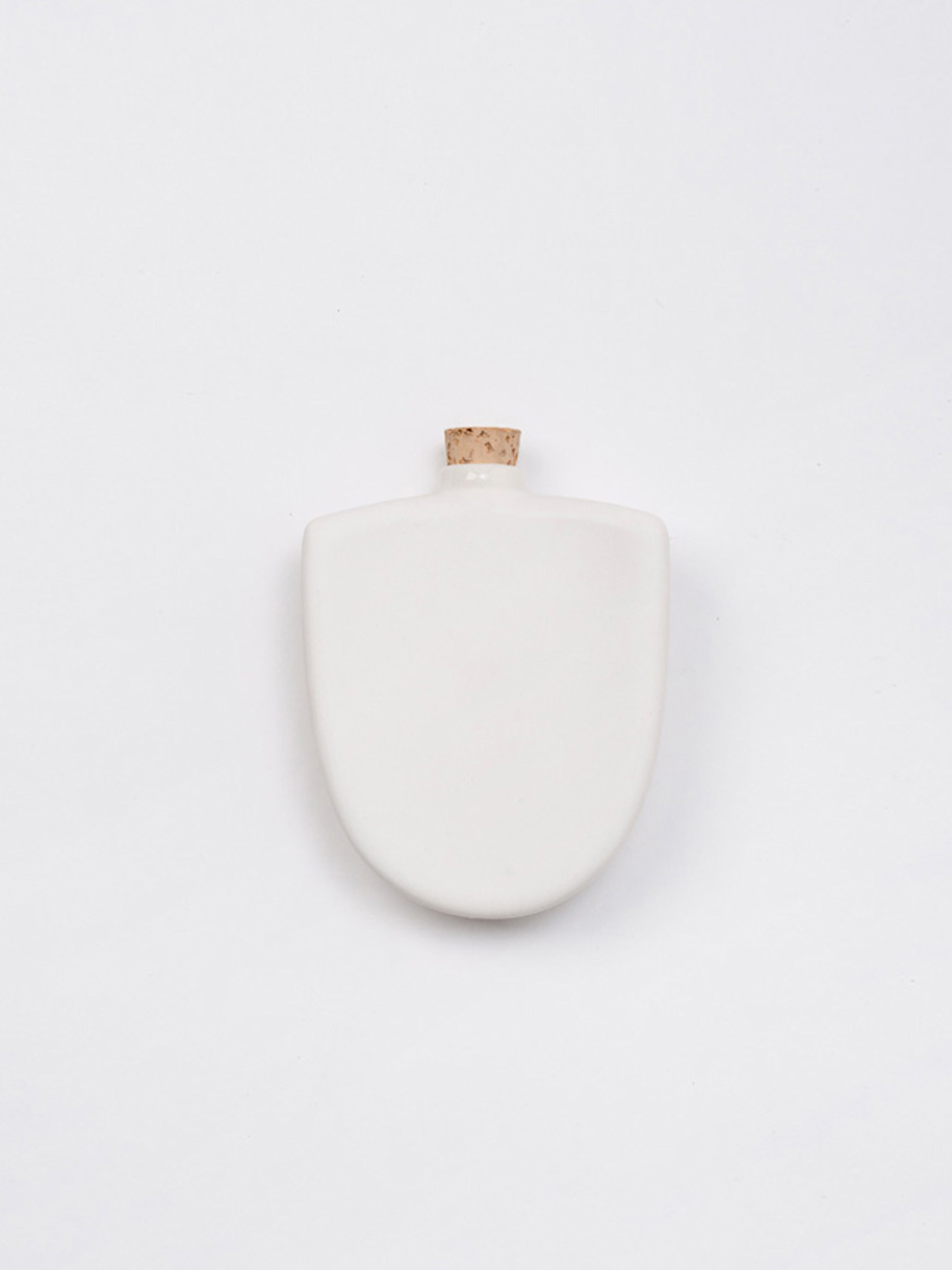 taus-porcelain-hip-flask-407719